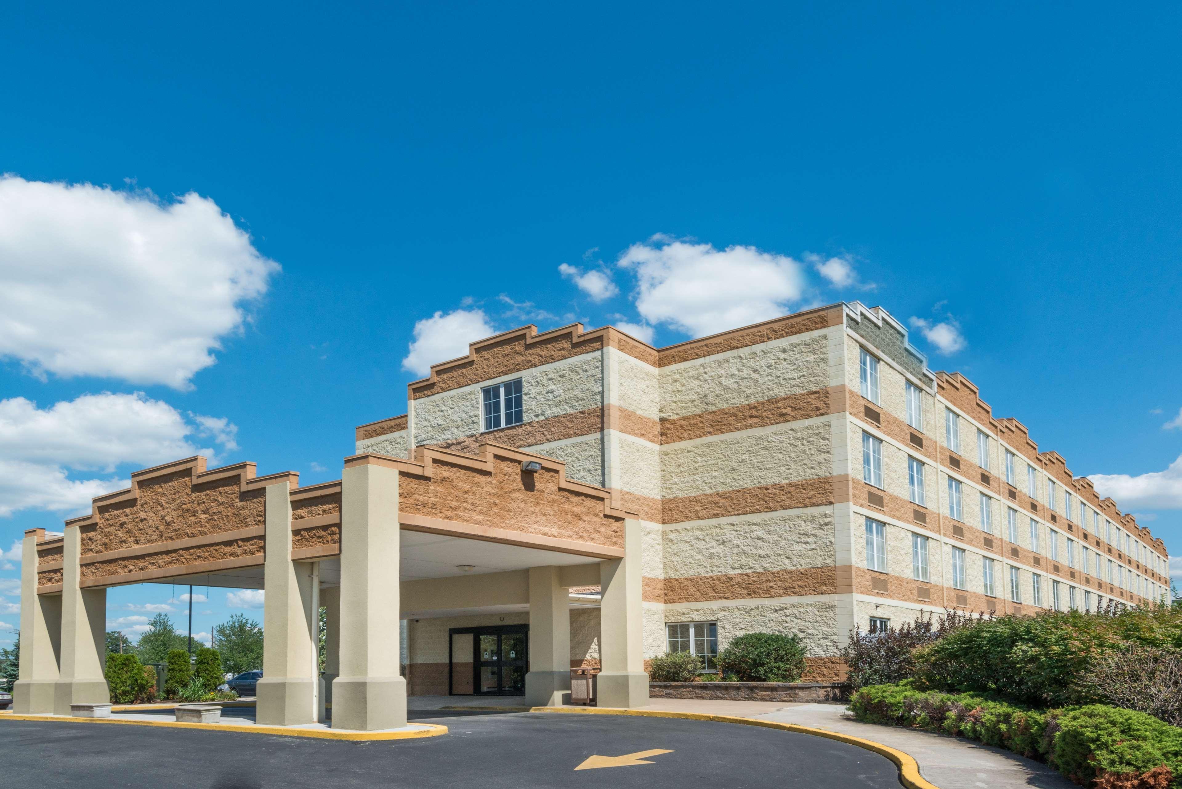 Comfort & Eastern Gateway Hotel