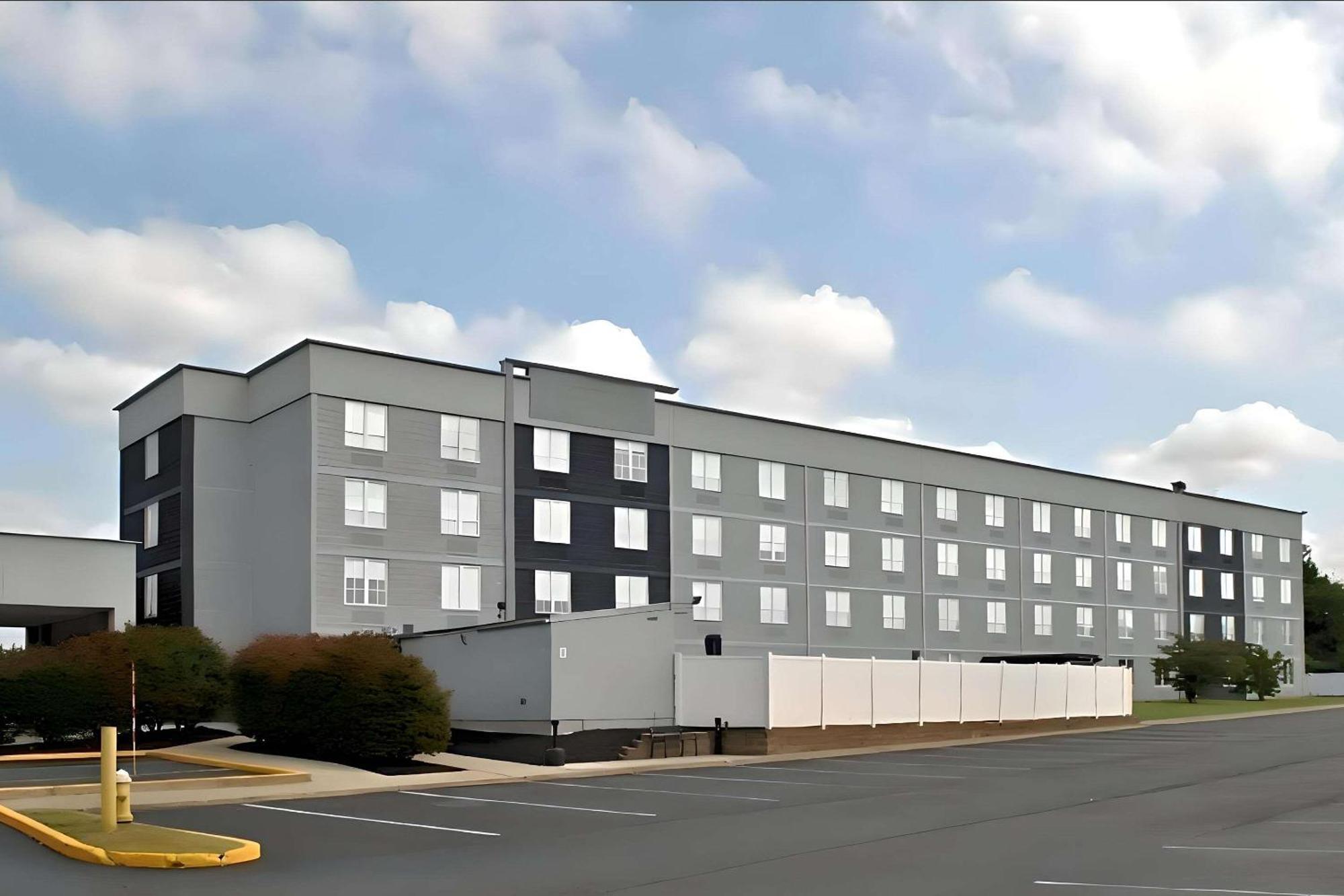 Hotel Comfort & Eastern Gateway